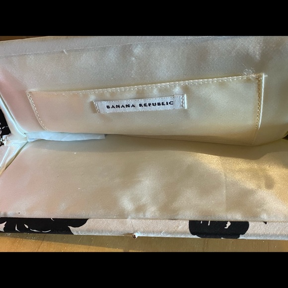 Banana Republic Clutch - Picture 3 of 4